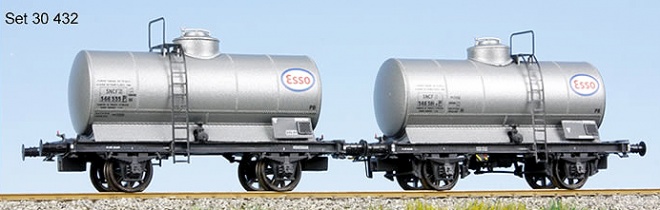 Set of 2 Tank cars "ESSO"<br /><a href='images/pictures/LS_Models/30432.jpg' target='_blank'>Full size image</a>